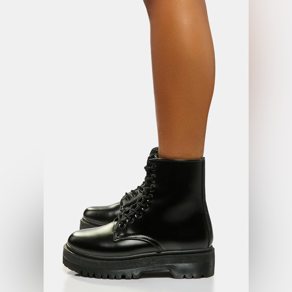 Qupid Women's Chunky Lace Up Combat Black Leather Boots Size 8 NWT - Picture 3 of 10